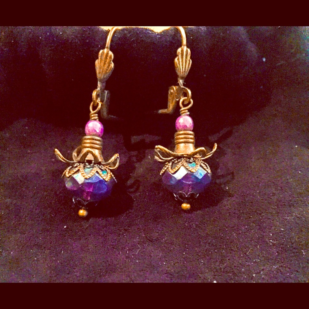 Vintagehandcrafted earring (unworn)